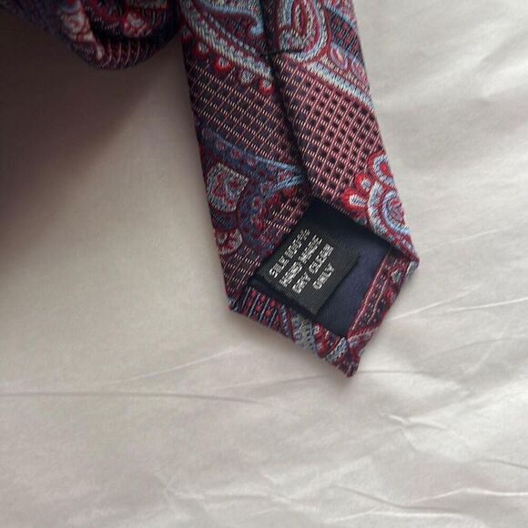Bachrach Mens 100% Silk Hand Made Luxury Neck Tie Red Paisley Pattern Plum/Red - Picture 2 of 5
